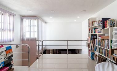 Se vende casa en excelente estado y amplia