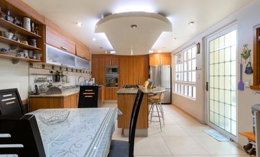 Se vende casa en excelente estado y amplia