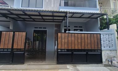 Rumah baru siap huni di komplek pondok kelapa jakarta timu r