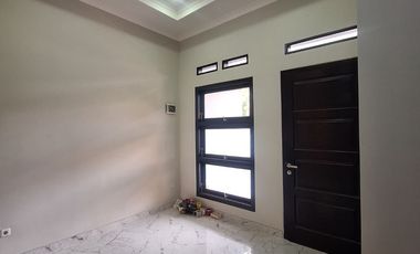 Rumah baru siap huni di komplek pondok kelapa jakarta timu r