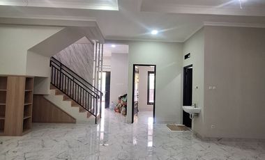 Rumah baru siap huni di komplek pondok kelapa jakarta timu r