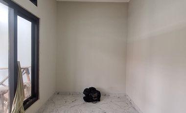 Rumah baru siap huni di komplek pondok kelapa jakarta timu r
