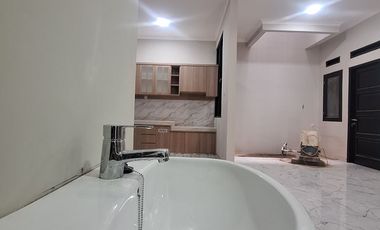 Rumah baru siap huni di komplek pondok kelapa jakarta timu r