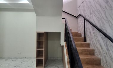 Rumah baru siap huni di komplek pondok kelapa jakarta timu r