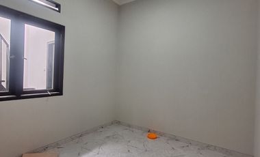 Rumah baru siap huni di komplek pondok kelapa jakarta timu r