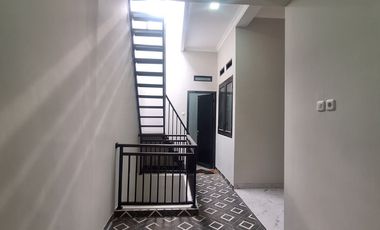 Rumah baru siap huni di komplek pondok kelapa jakarta timu r
