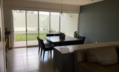 CASA EN VENTA, 4 HABITACIONES Y CUARTO DE SERVICIO, CAÑADAS DEL LAGO, CORREGIDORA, QUERETARO