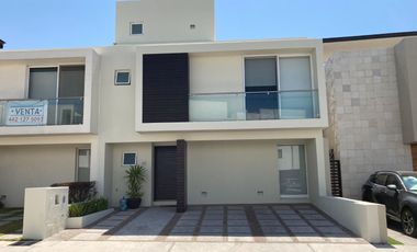 CASA EN VENTA, 4 HABITACIONES Y CUARTO DE SERVICIO, CAÑADAS DEL LAGO, CORREGIDORA, QUERETARO