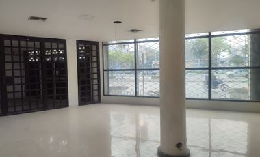 Edificio de alquiler en la Ave Juan Tanca Marengo, 1302 m2.