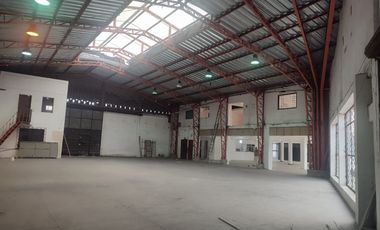 Edificio de alquiler en la Ave Juan Tanca Marengo, 1302 m2.