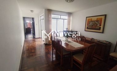 VENTA DE CASA EN CHUCUITO - FRENTE A PLAZA SANTA ROSA