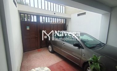 VENTA DE CASA EN CHUCUITO - FRENTE A PLAZA SANTA ROSA