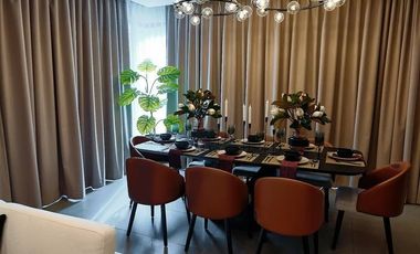 This quiet luxury pool villa in Summit Green Valley for sale