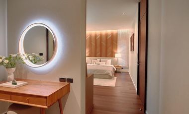 This quiet luxury pool villa in Summit Green Valley for sale