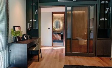 This quiet luxury pool villa in Summit Green Valley for sale