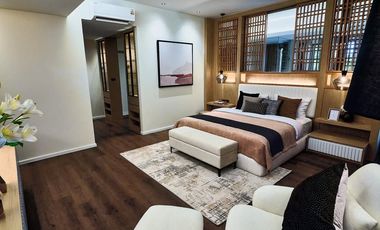 This quiet luxury pool villa in Summit Green Valley for sale