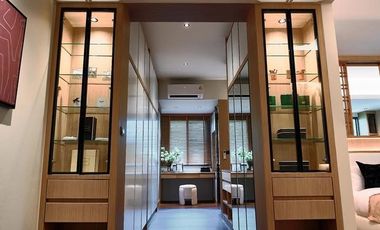 This quiet luxury pool villa in Summit Green Valley for sale