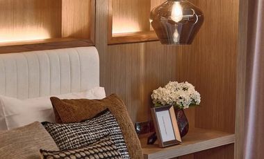 This quiet luxury pool villa in Summit Green Valley for sale