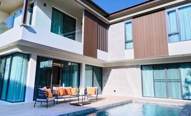 This quiet luxury pool villa in Summit Green Valley for sale