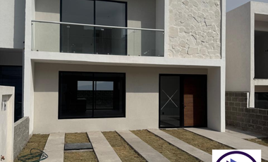 Casa en Venta, Fracc. Zibata. Privada Turquesa