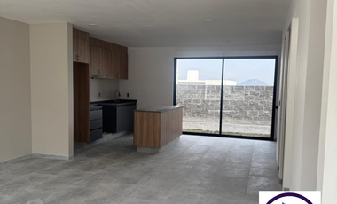 Casa en Venta, Fracc. Zibata. Privada Turquesa