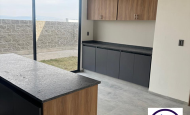 Casa en Venta, Fracc. Zibata. Privada Turquesa