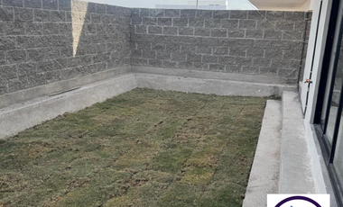 Casa en Venta, Fracc. Zibata. Privada Turquesa