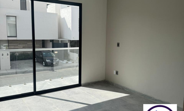 Casa en Venta, Fracc. Zibata. Privada Turquesa