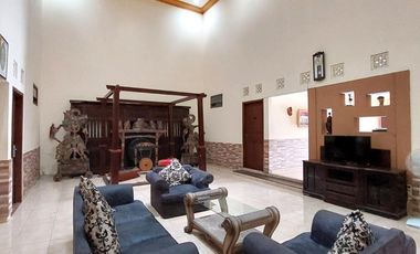 Guesthouse 17 Kamar dekat Hyatt Regency Palagan