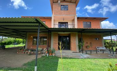 ALQUILO CASA CAMPESTRE SECTOR GURRIO COD 8510283