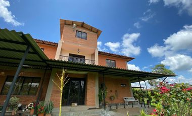 ALQUILO CASA CAMPESTRE SECTOR GURRIO COD 8510283