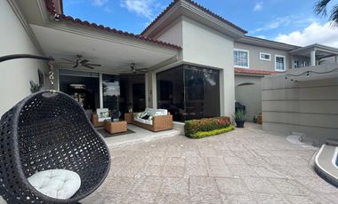 Samborondon, Venta de Hermoso Casa 5 dormitorios con piscina vista al Lago