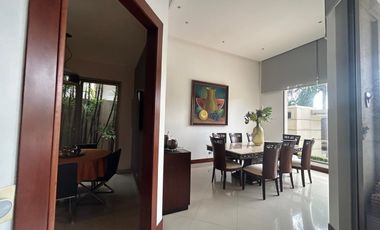 Samborondon, Se renta hermosa casa 5 dormitorios amoblada con piscina y vista a lago