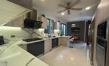 Samborondon, Se renta hermosa casa 5 dormitorios amoblada con piscina y vista a lago