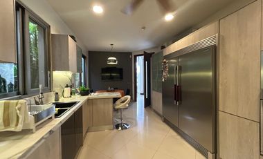 Samborondon, Se renta hermosa casa 5 dormitorios amoblada con piscina y vista a lago