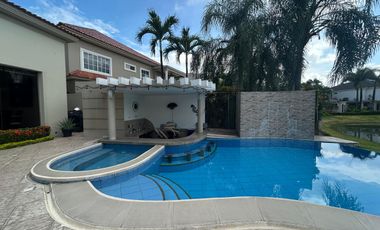 Samborondon, Se renta hermosa casa 5 dormitorios amoblada con piscina y vista a lago