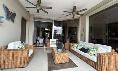 Samborondon, Se renta hermosa casa 5 dormitorios amoblada con piscina y vista a lago