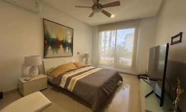 Samborondon, Se renta hermosa casa 5 dormitorios amoblada con piscina y vista a lago