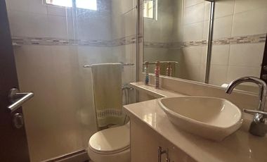 Samborondon, Se renta hermosa casa 5 dormitorios amoblada con piscina y vista a lago