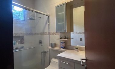 Samborondon, Se renta hermosa casa 5 dormitorios amoblada con piscina y vista a lago