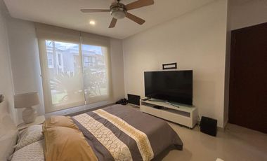 Samborondon, Se renta hermosa casa 5 dormitorios amoblada con piscina y vista a lago