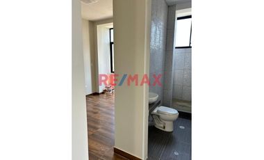 Venta De Casa En Esquina De Dos Pisos Más Azotea En Urb. Miraflores Boulevard Park Plaza // ID: 1128693