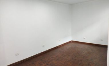DEPARTAMENTO U/0 OFICINA EN 2DO PISO  EN ALQUILER EN BREÑA