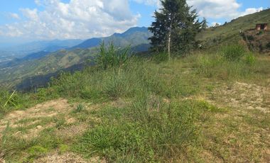 TE VENDO HERMOSO Y AMPLIO TERRENO EN BARBOSA ANTIOQUIA.
