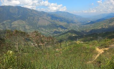 TE VENDO HERMOSO Y AMPLIO TERRENO EN BARBOSA ANTIOQUIA.
