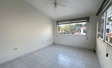 CASA EN RENTA EN FRACCIONAMIENTO LOMAS DE COCOYOC MORELOS