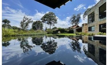 MODERNA CASA EN VENTA, AVANDARO