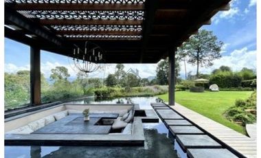 MODERNA CASA EN VENTA, AVANDARO