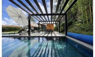 MODERNA CASA EN VENTA, AVANDARO