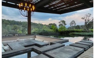 MODERNA CASA EN VENTA, AVANDARO